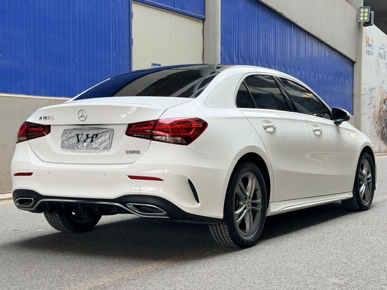 Mercedes-Benz A180L