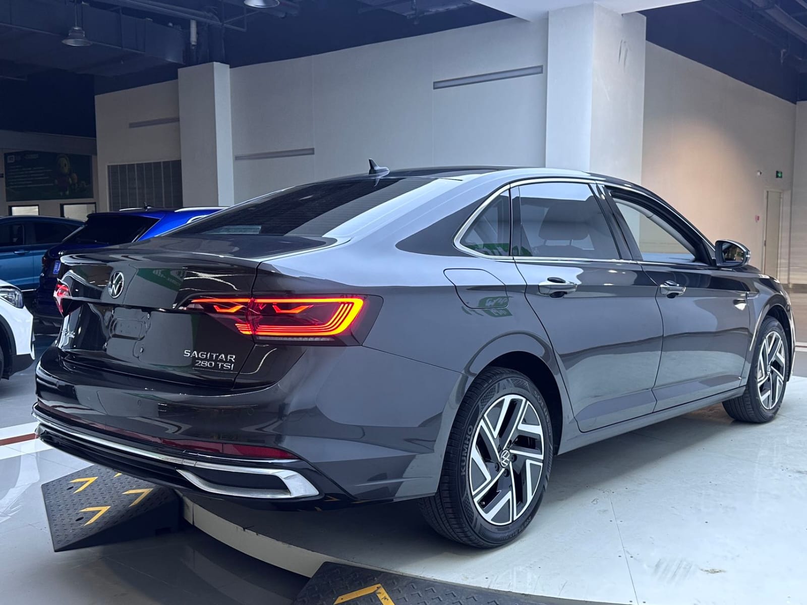 Volkswagen Sagitar 280TSI DSG Overpass Plus Edition