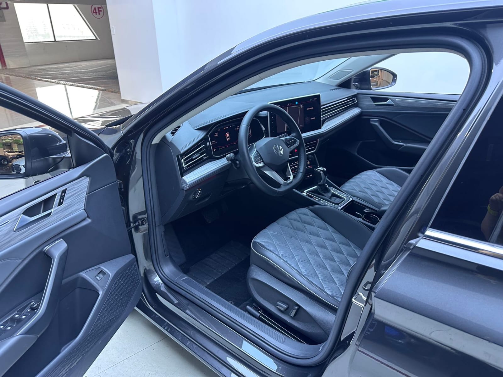 Volkswagen Sagitar 280TSI DSG Overpass Plus Edition