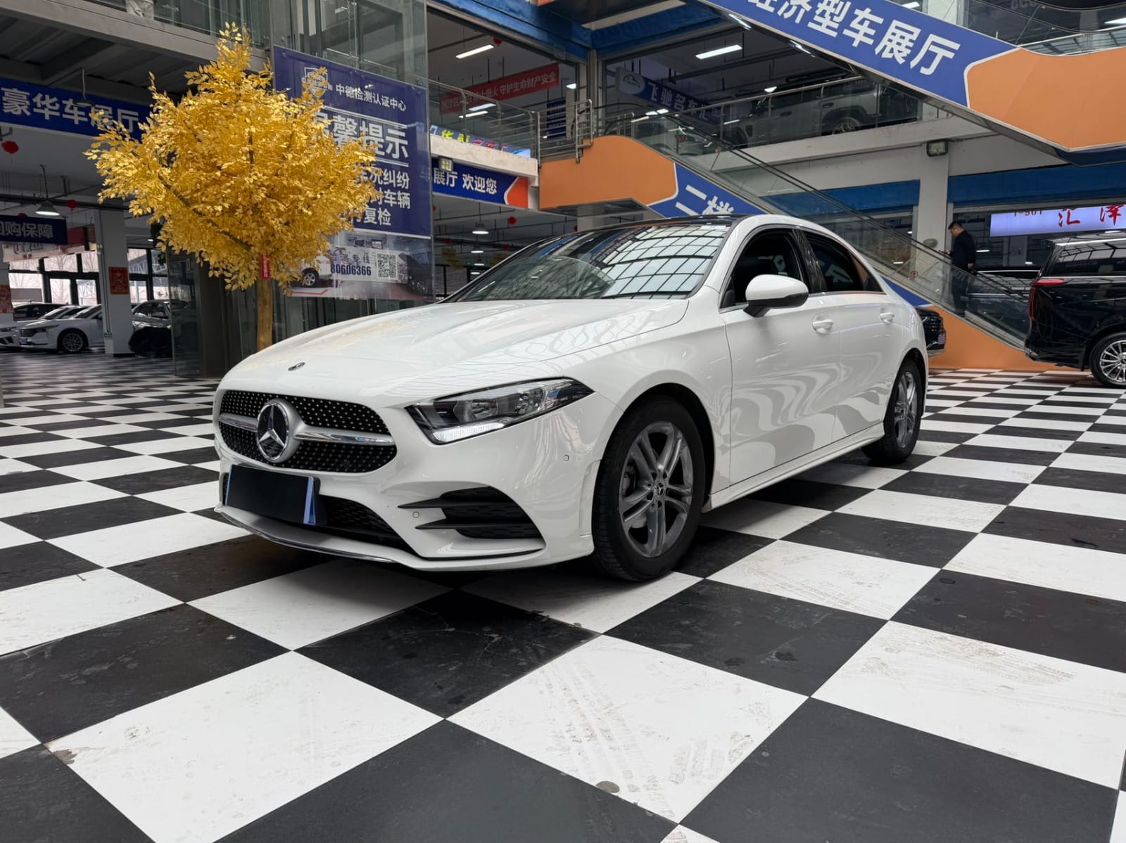 Mercedes-Benz A180