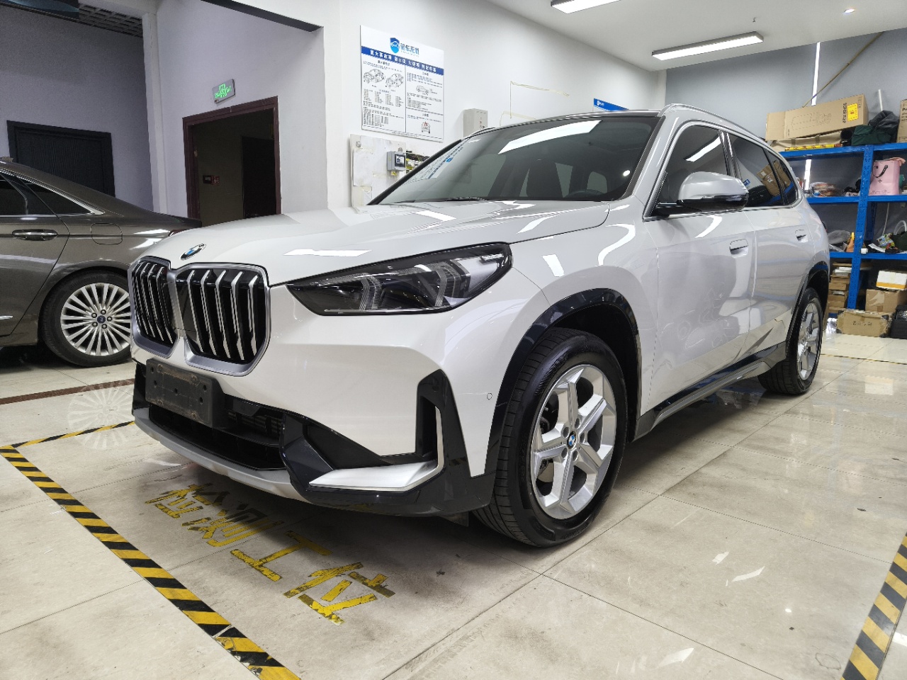 BMW X1 20Li X - Фото 1