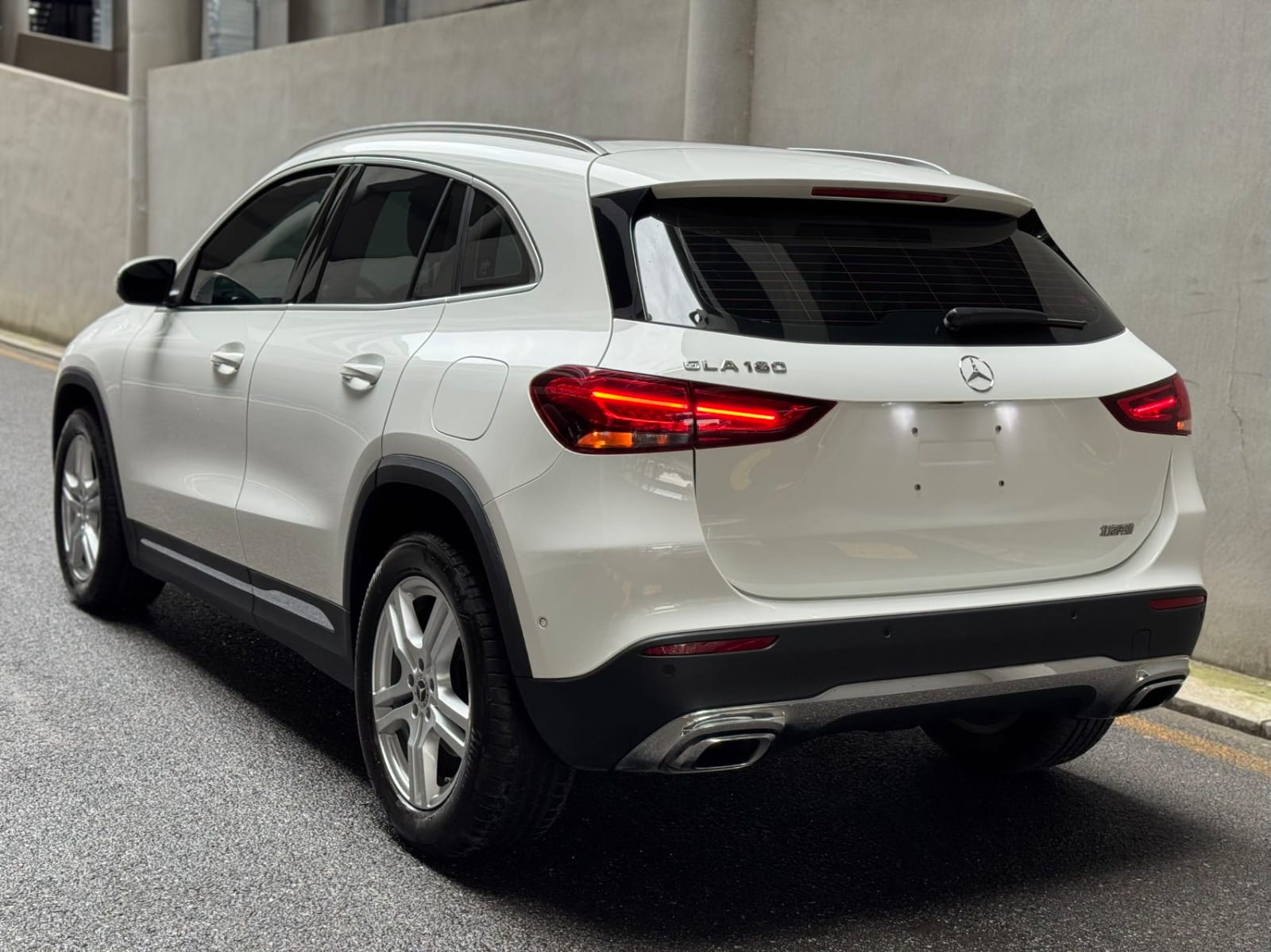 Mercedes-Benz GLA 180 - Фото 2