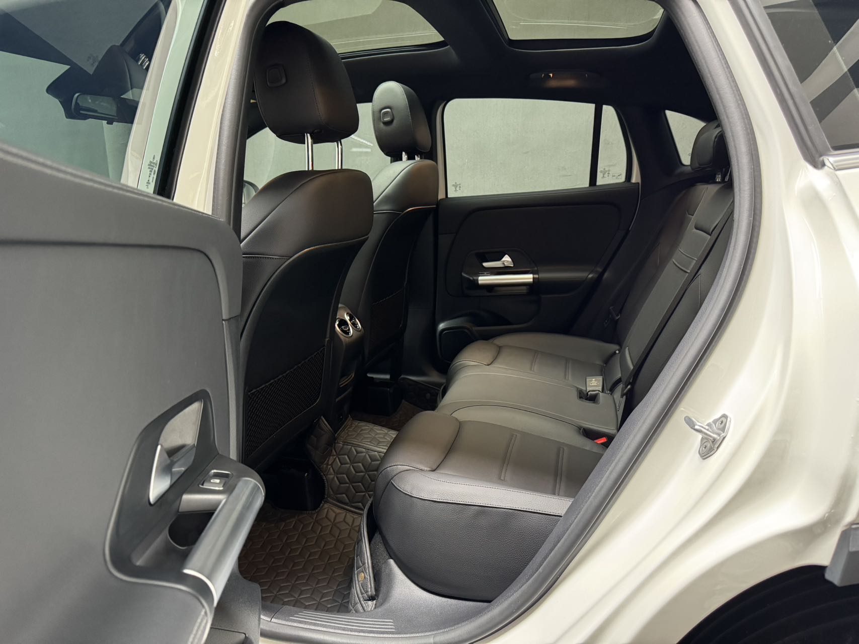 Mercedes-Benz GLA 180 - Фото 4