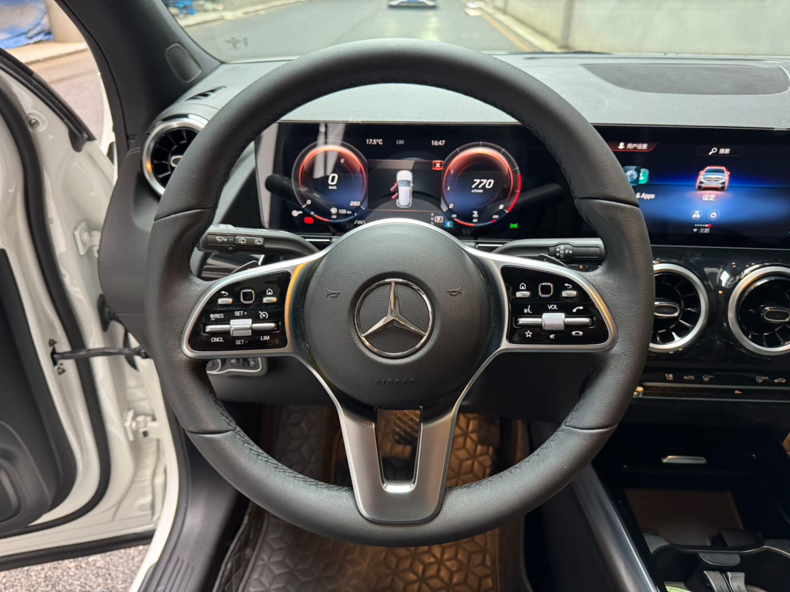 Mercedes-Benz GLA 180 - Фото 6