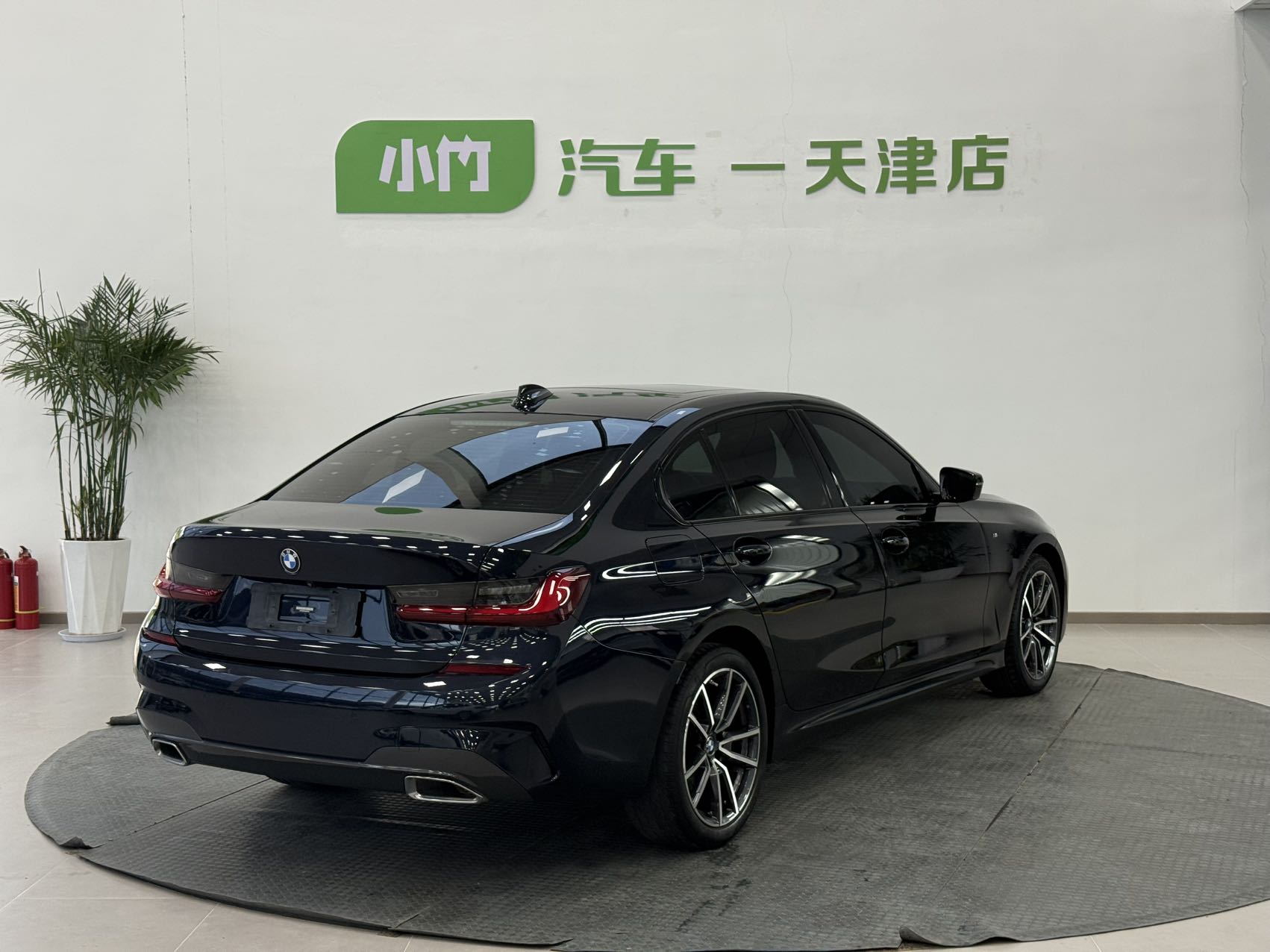 BMW 3 Series 320Li M Sport Edition - Фото 2