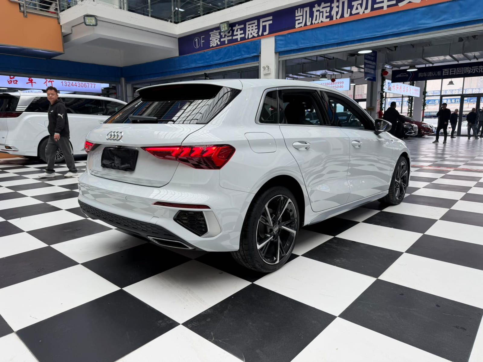 Audi A3 Sportback 35 TFSI - Фото 3