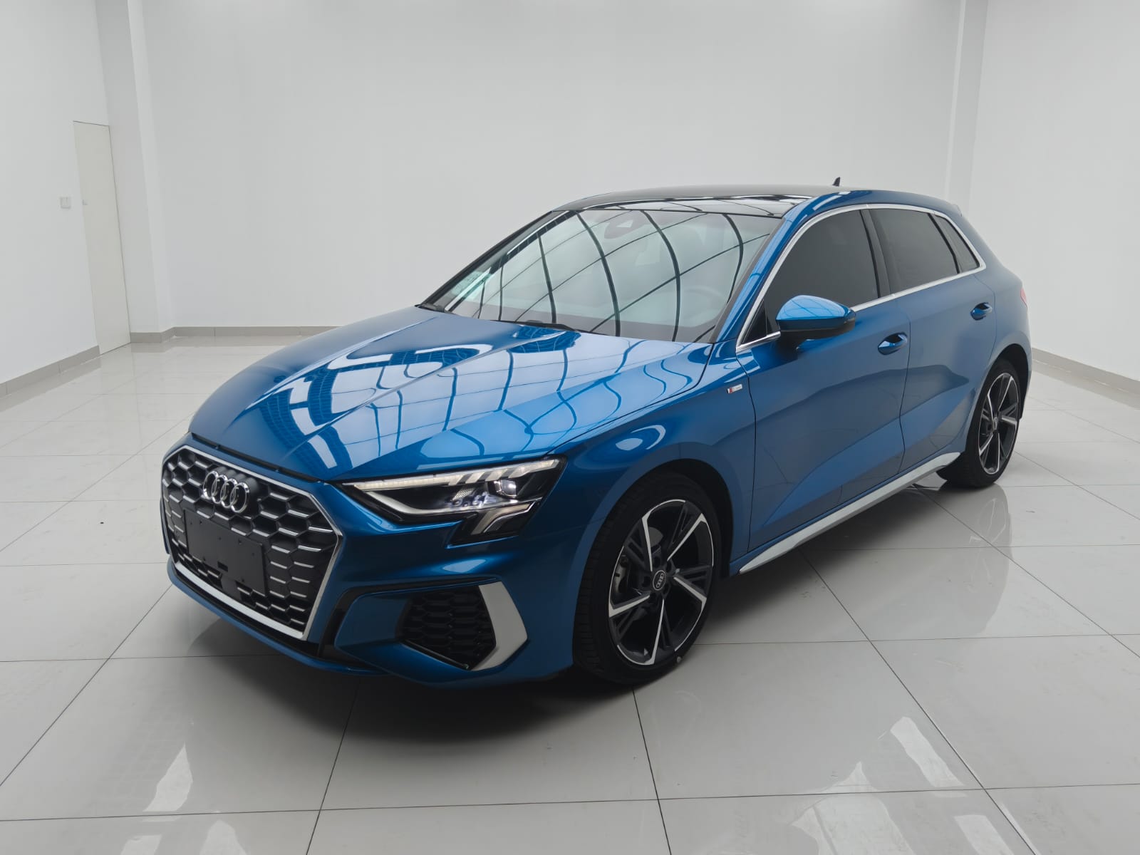Audi A3 Sportback 35 TFSI Sport - Фото 1