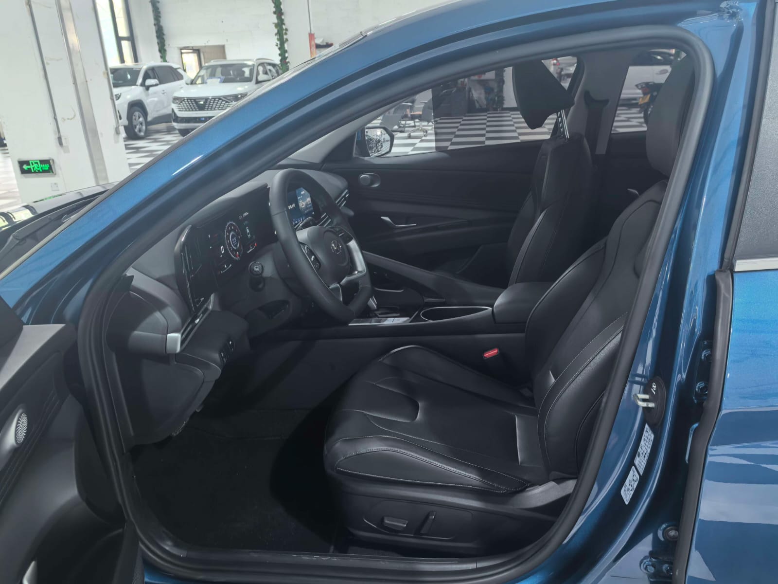 Hyundai Elantra Premium 1.5L - Фото 4