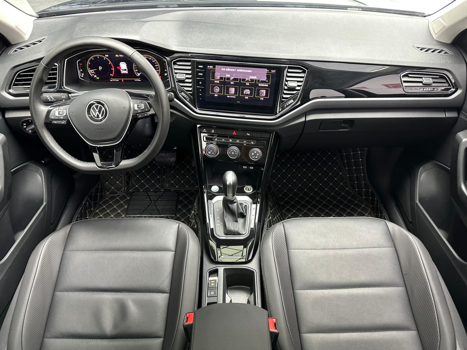 Volkswagen T-Roc Tango 280TSI DSG - Фото 6