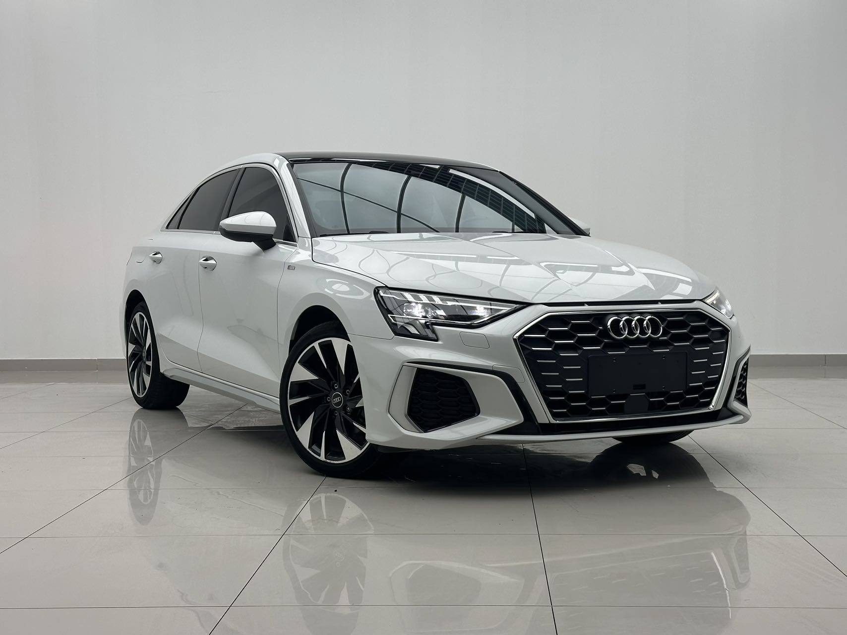Audi A3L Limousine 35 TFSI - Фото 2