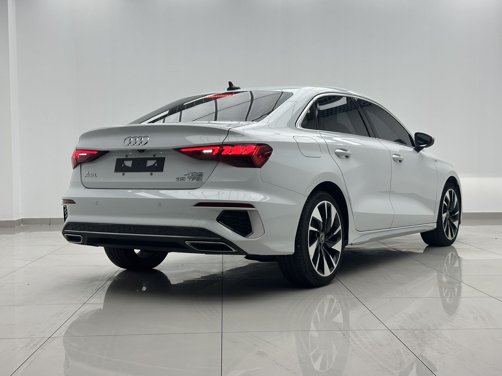 Audi A3L Limousine 35 TFSI - Фото 3
