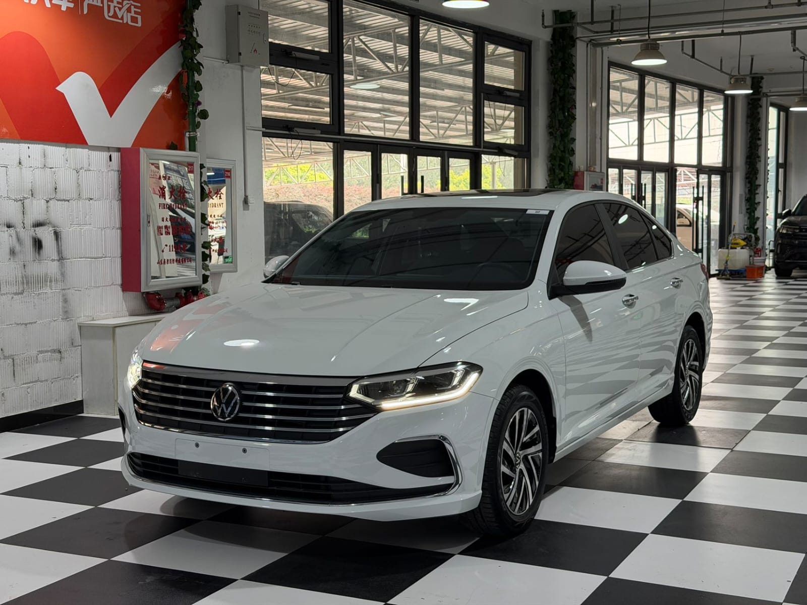 Volkswagen Lavida 280TSI - Фото 1