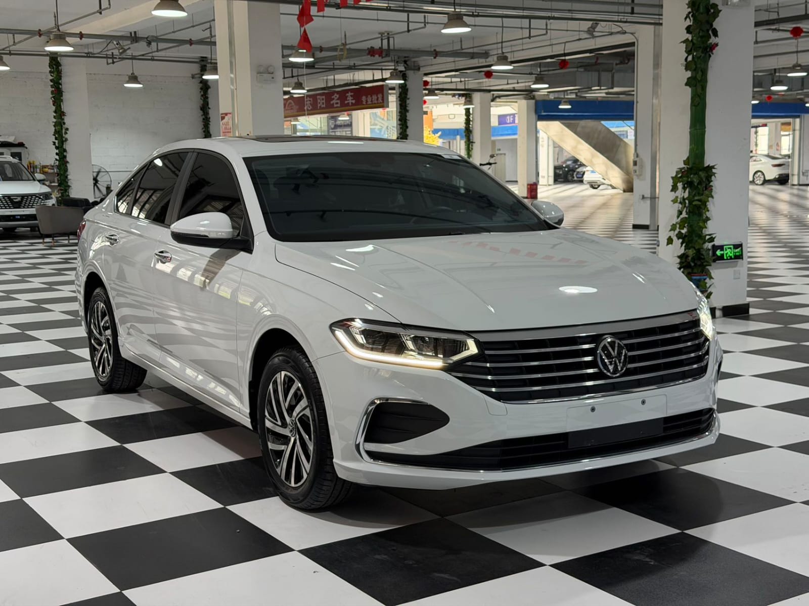 Volkswagen Lavida 280TSI - Фото 2