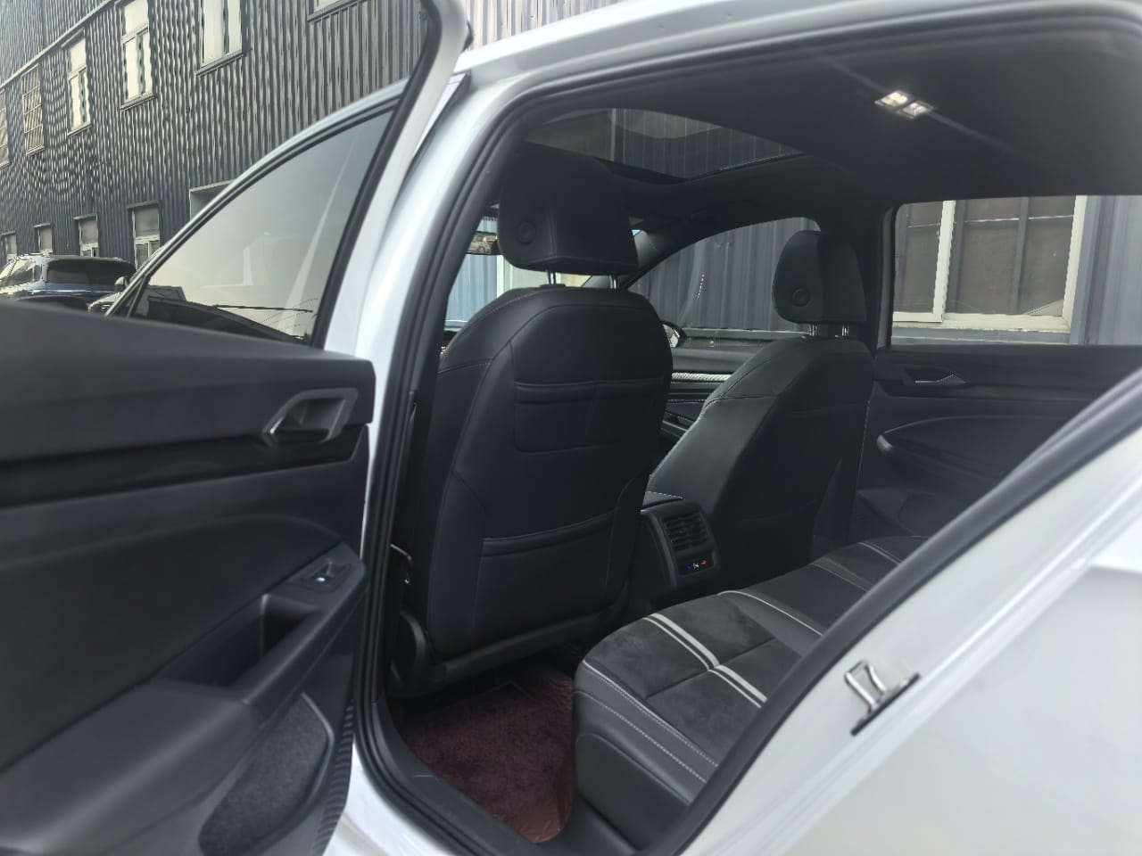 Volkswagen Golf 280TSI DSG R-Line Lite - Фото 4