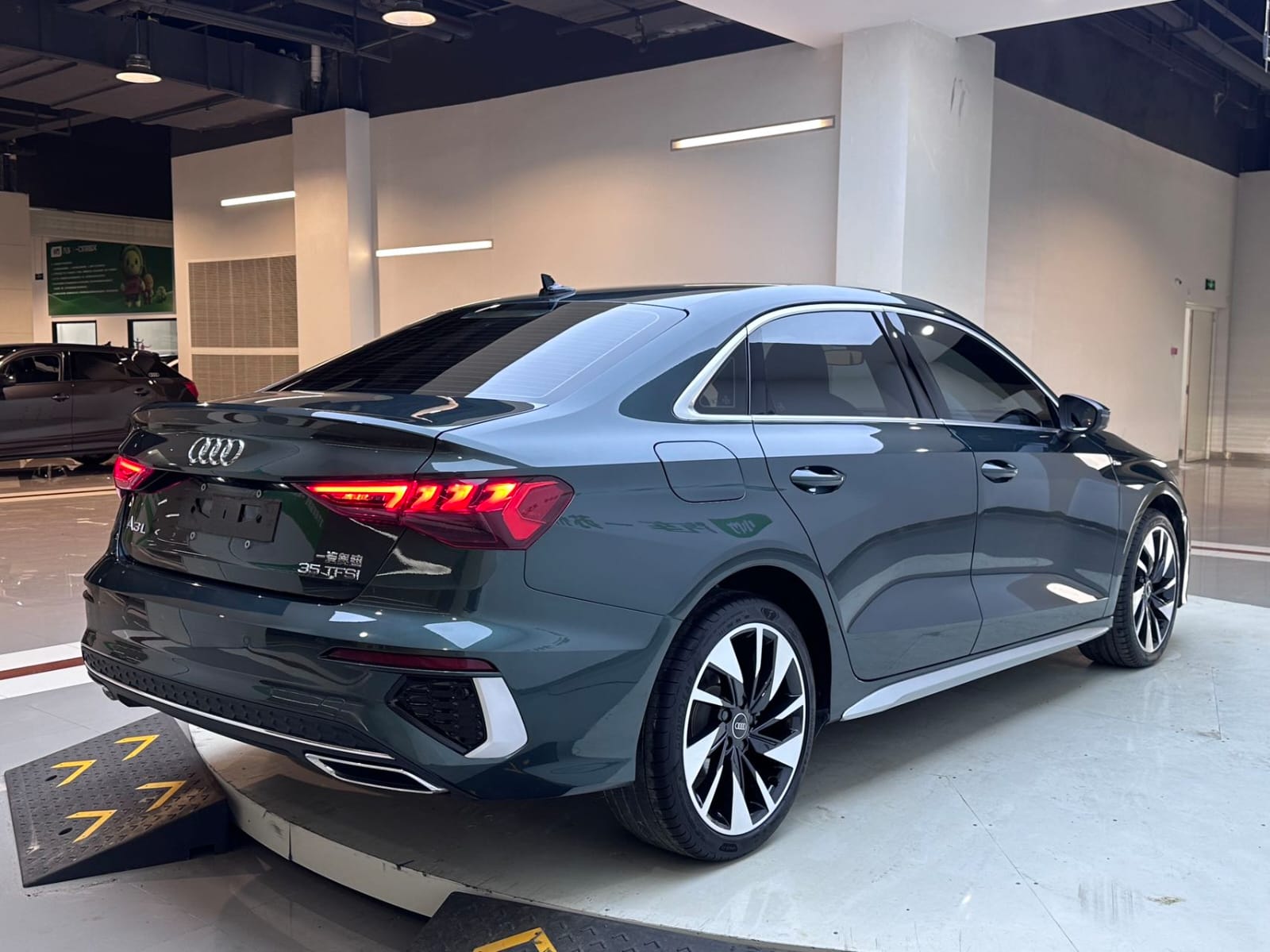 Audi A3L Limousine 35 TFSI Предшественник