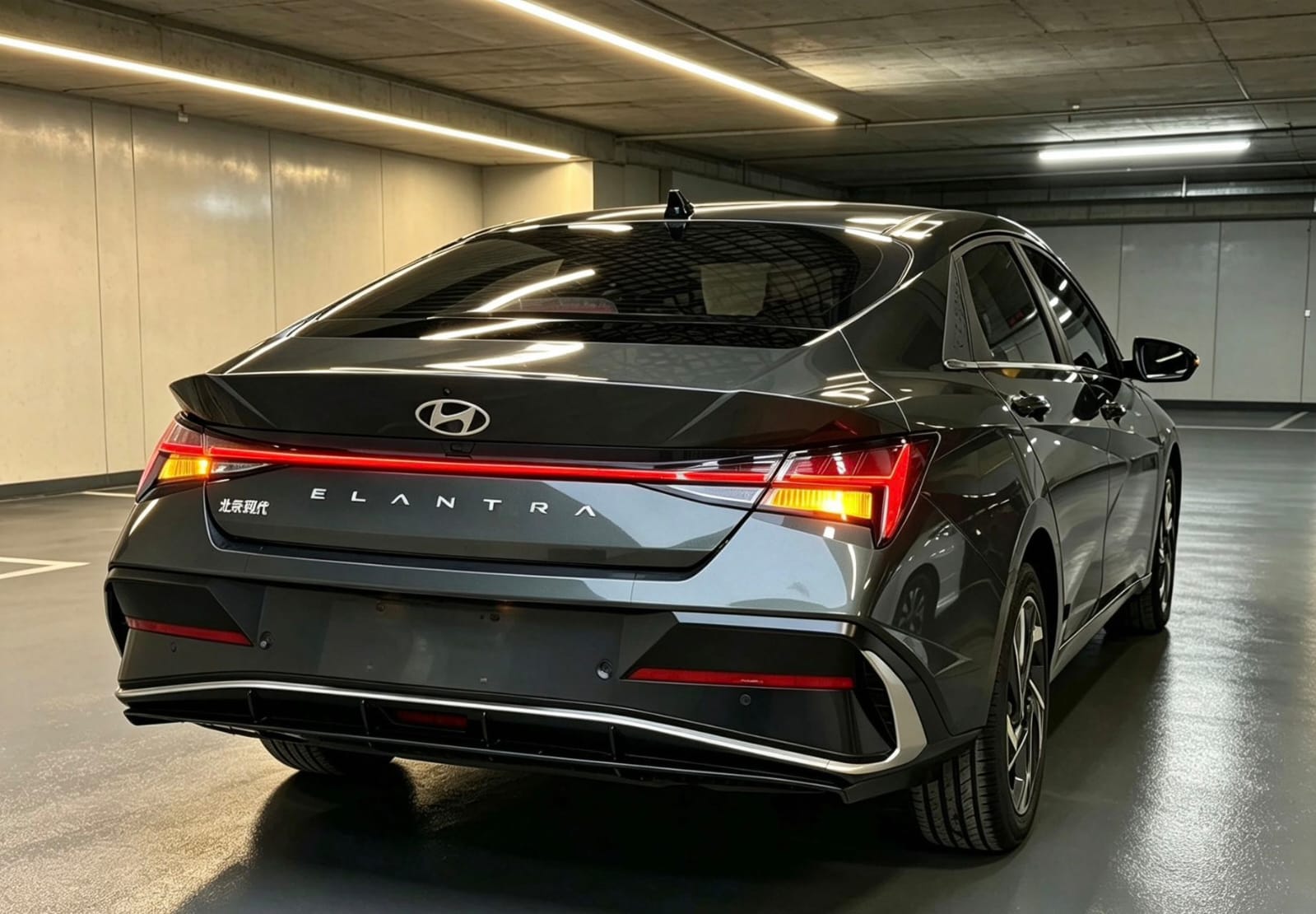 Hyundai Elantra 1.5L CVT LUX Premium Edition