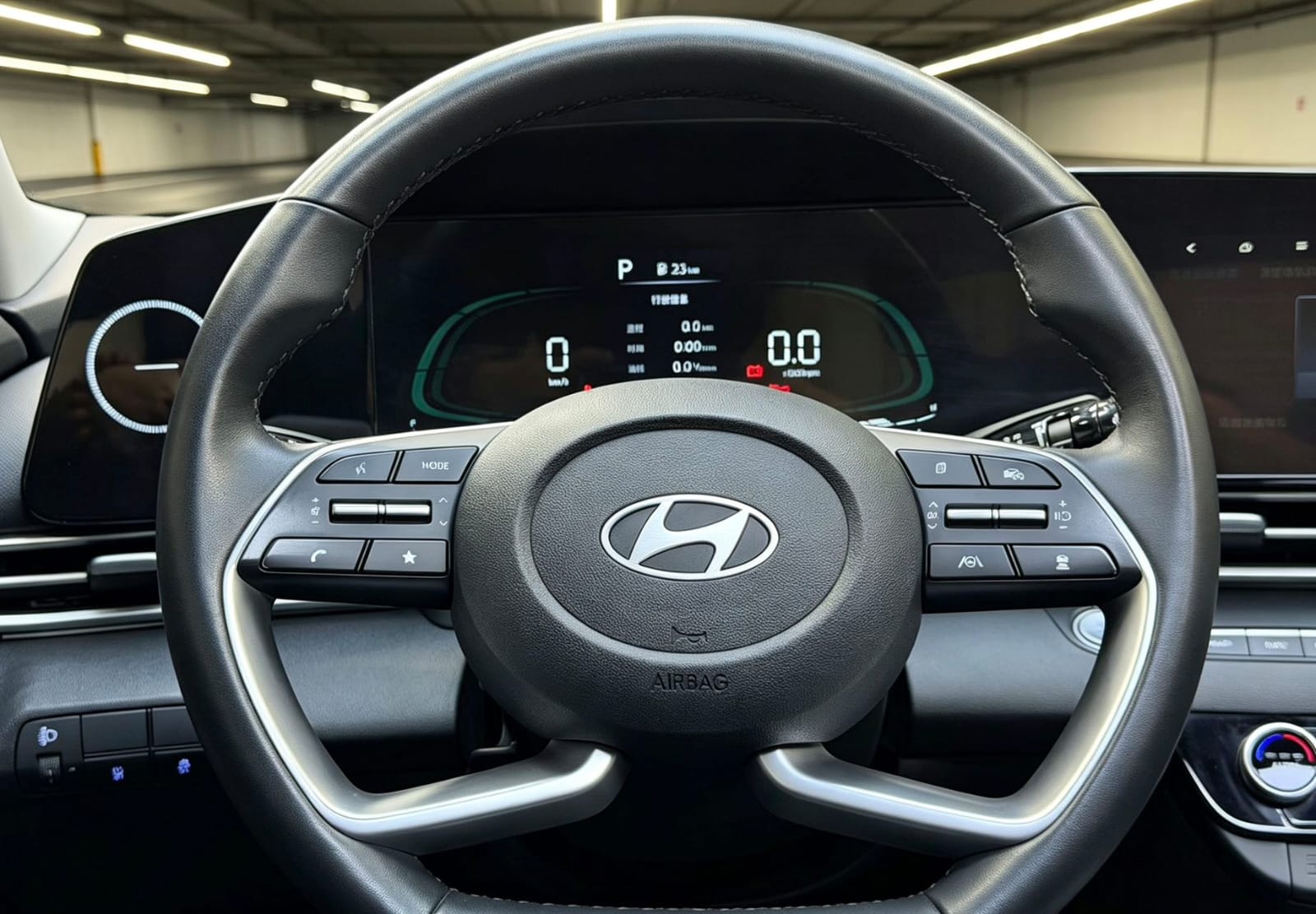 Hyundai Elantra 1.5L CVT LUX Premium Edition