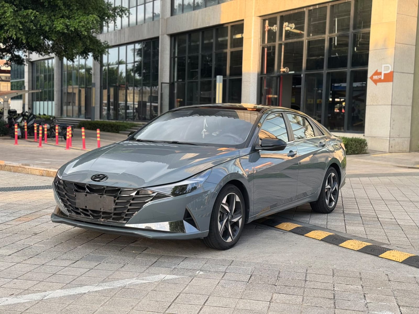 Hyundai Elantra 1.5 LUX Precious
