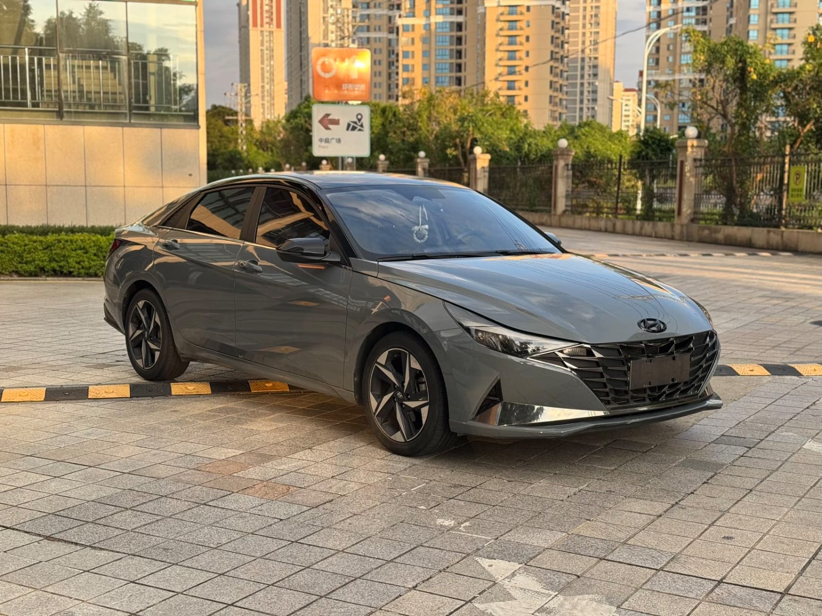 Hyundai Elantra 1.5 LUX Precious