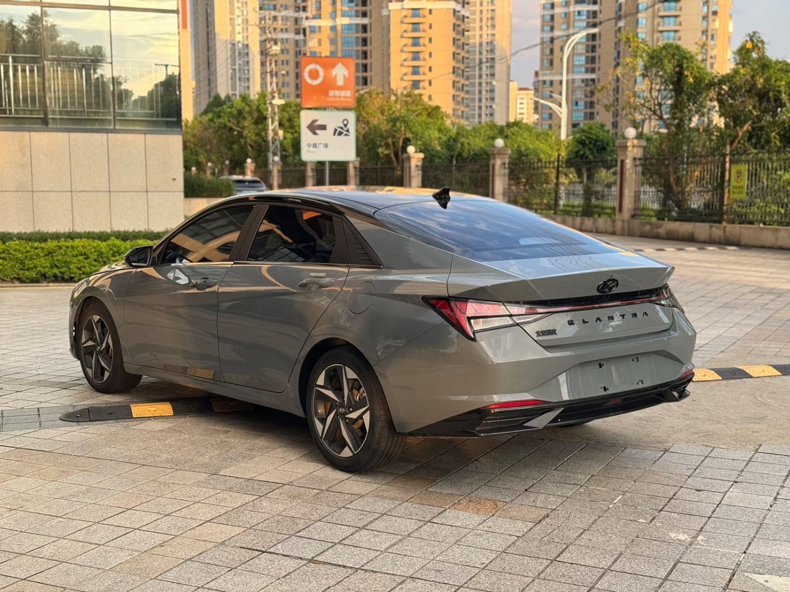 Hyundai Elantra 1.5 LUX Precious
