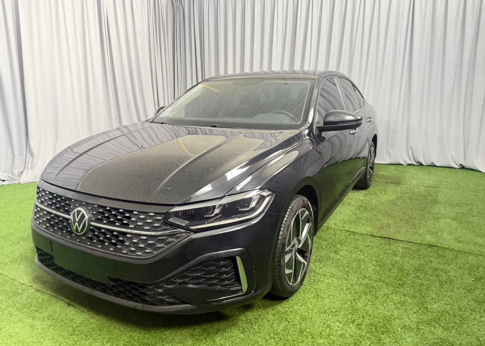 Volkswagen Lavida 280TSI DSG Звездная версия