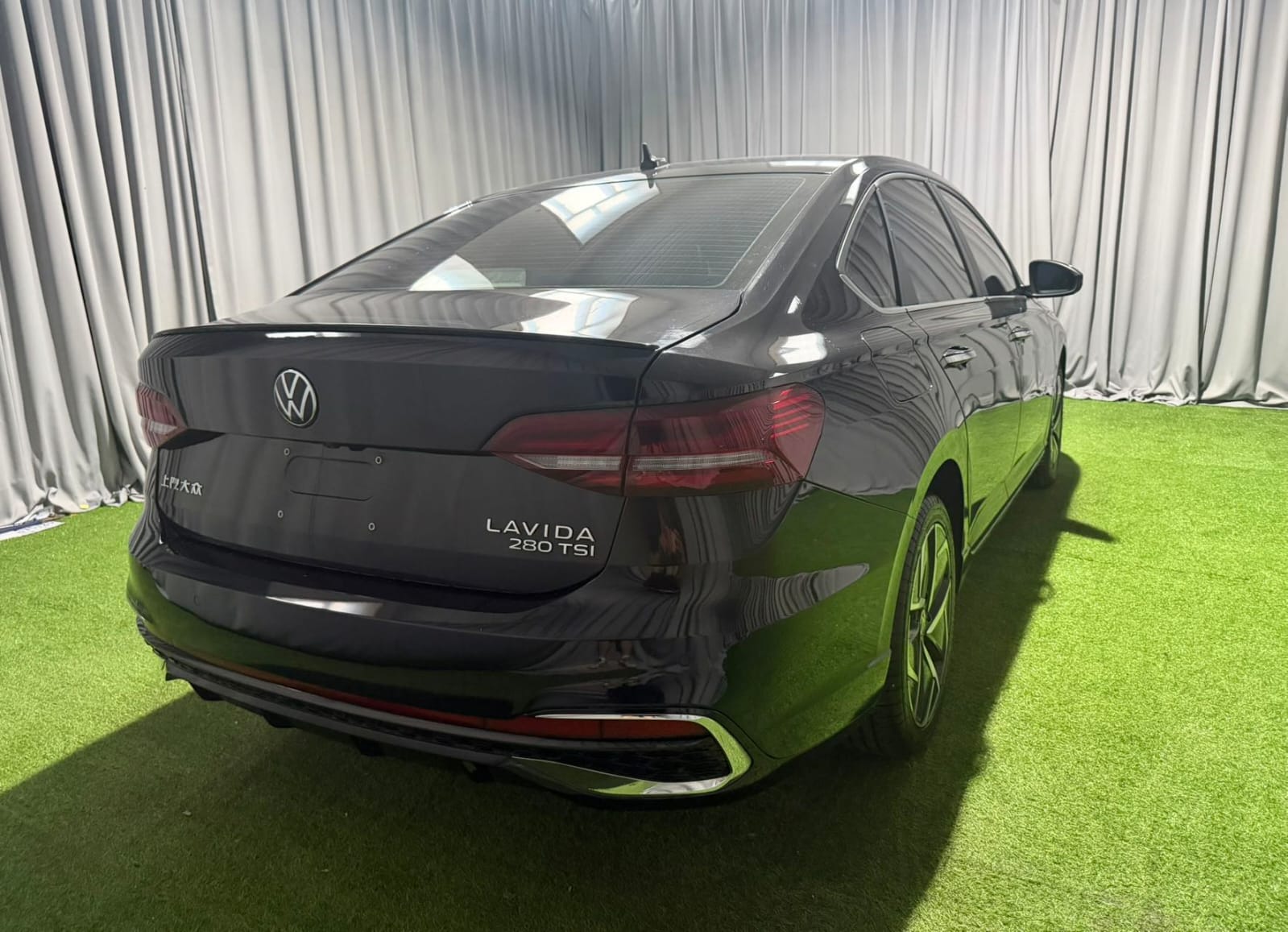 Volkswagen Lavida 280TSI DSG Звездная версия