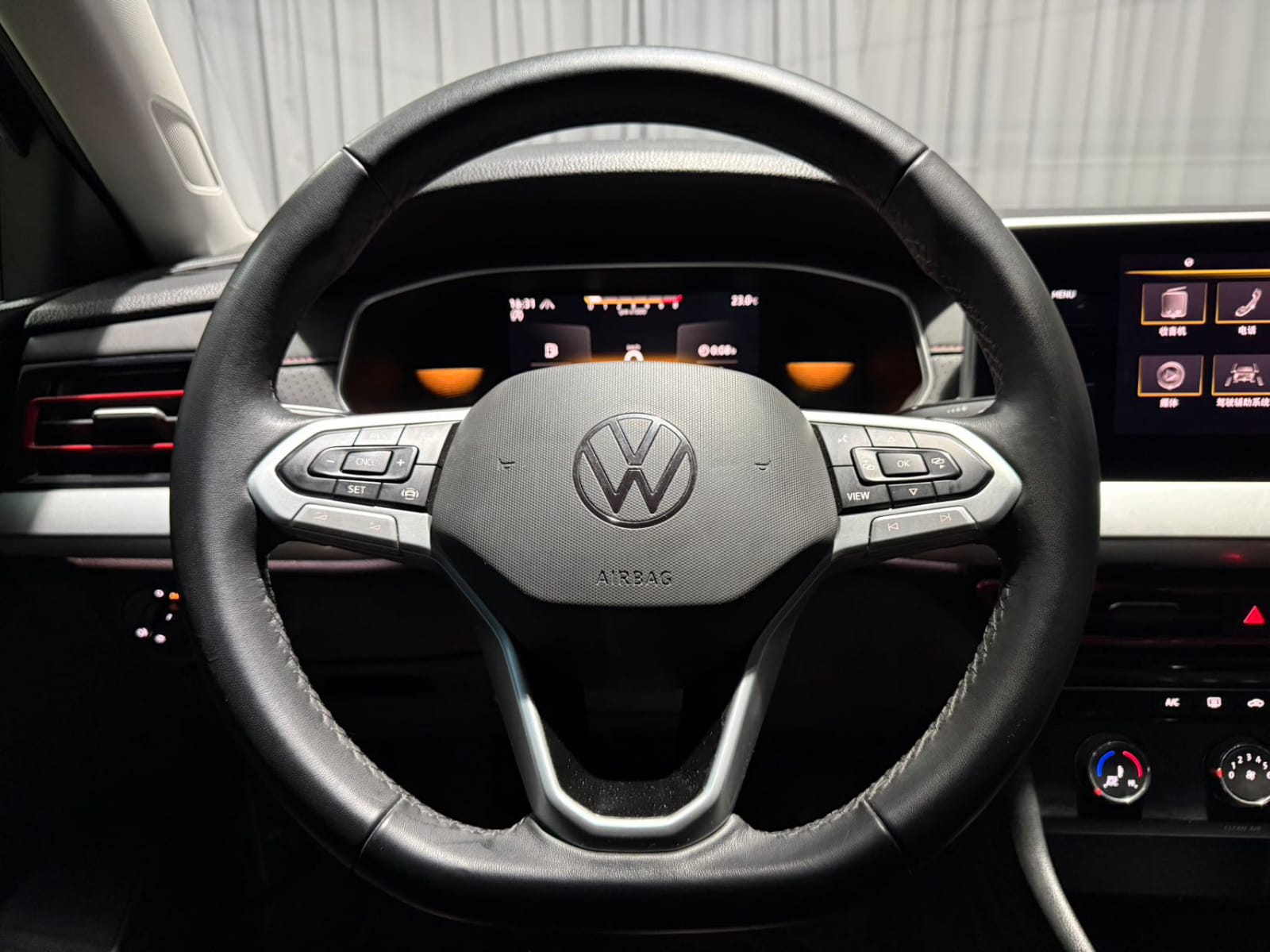 Volkswagen Lavida 280TSI DSG Звездная версия
