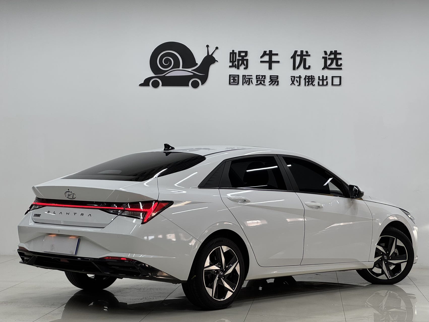 Hyundai Elantra 1.5L CVT LUX Premium Edition