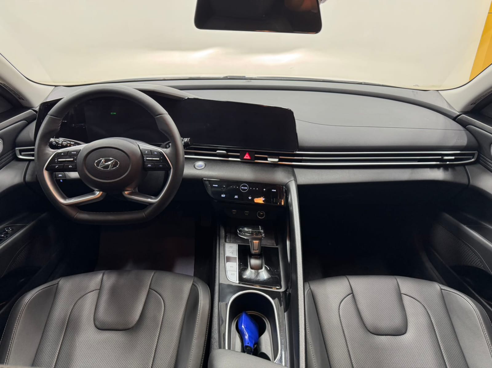 Hyundai Elantra 1.5L CVT LUX Premium Edition