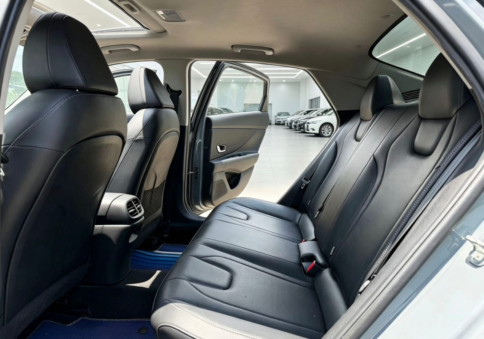 Hyundai Elantra 1.5L CVT LUX Premium Edition