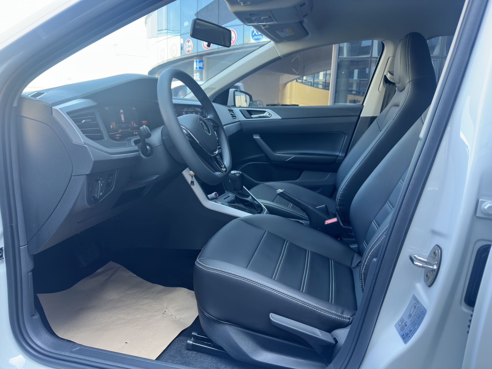 Volkswagen Polo Plus 1.5L