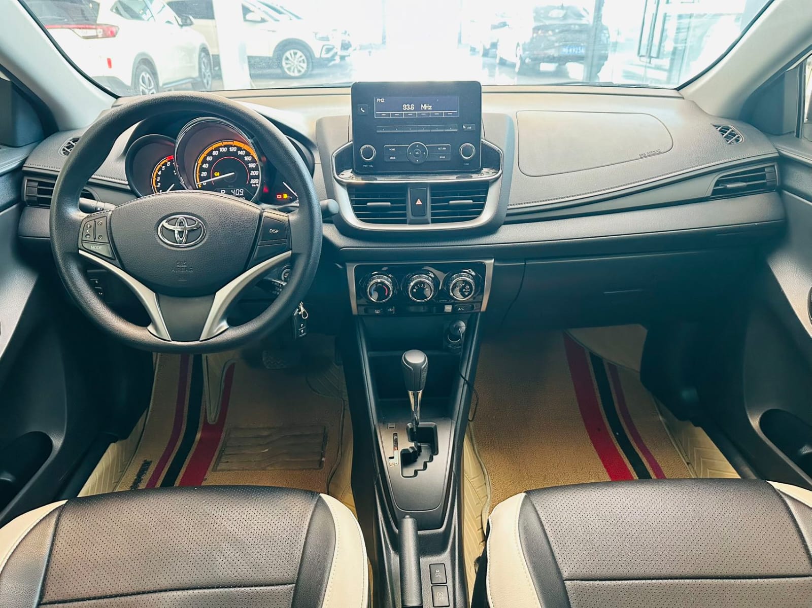 Toyota YarisL Glee X 1.5L CVT Leading PLUS Edition