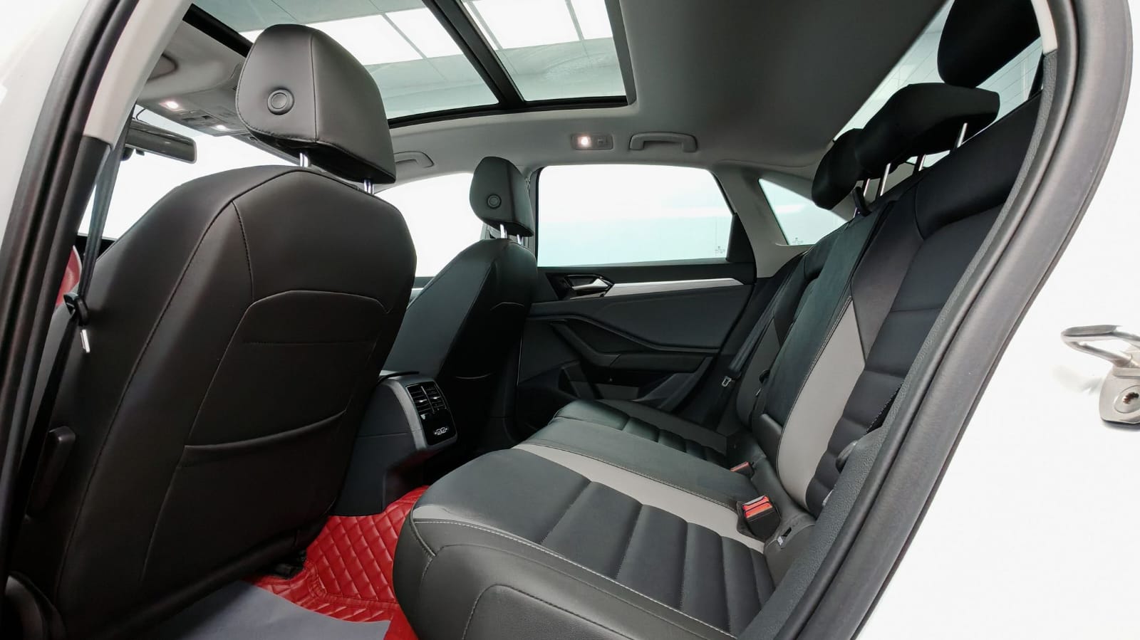 Volkswagen Sagitar 280TSI DSG