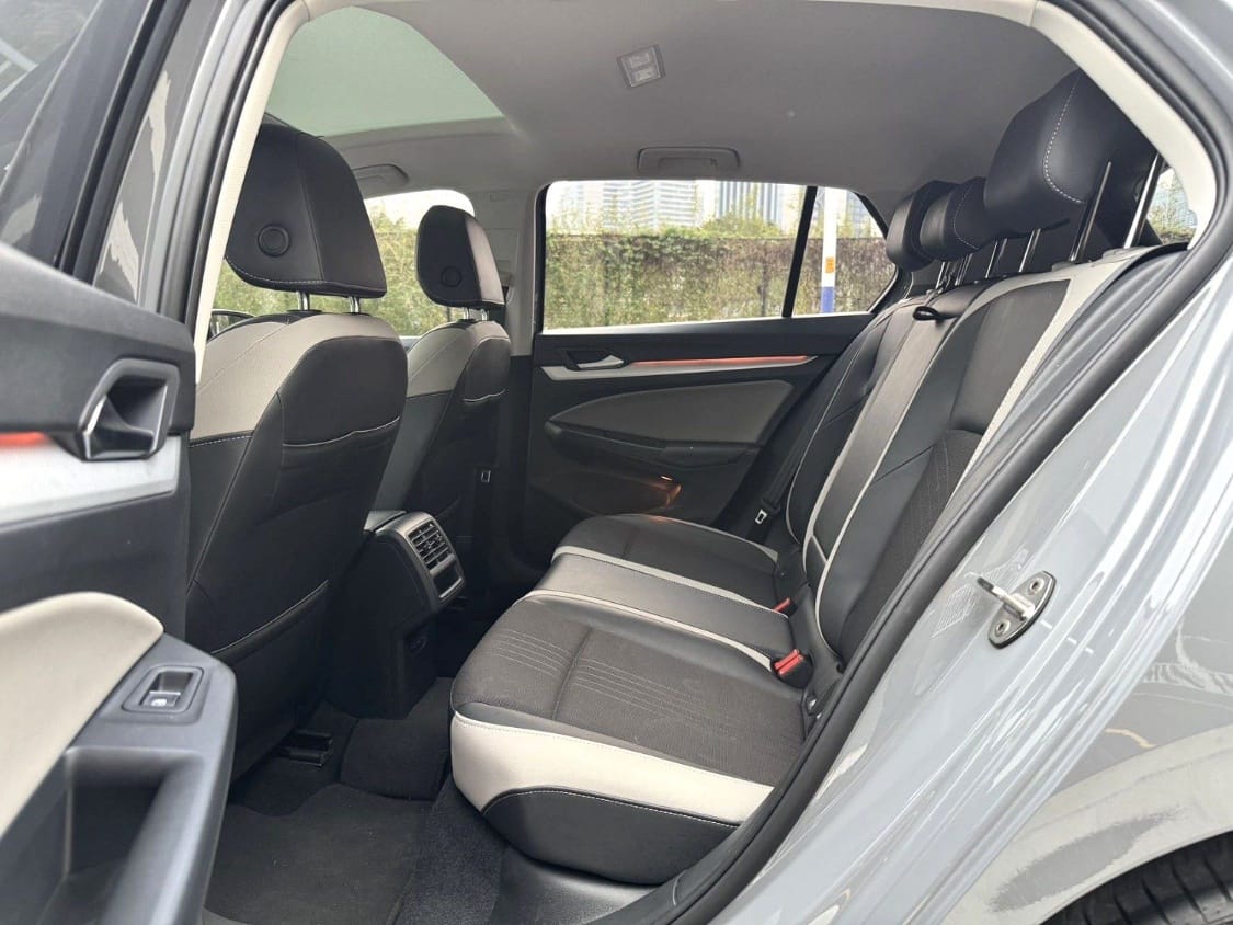 Volkswagen Golf 8 Pro 1.4 TSI 280TSI