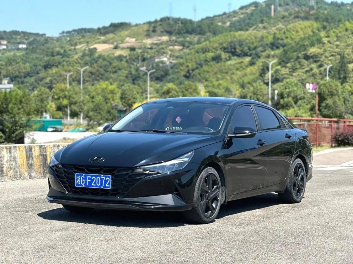Hyundai Elantra 1.5 LUX Black Knight Limited Edition