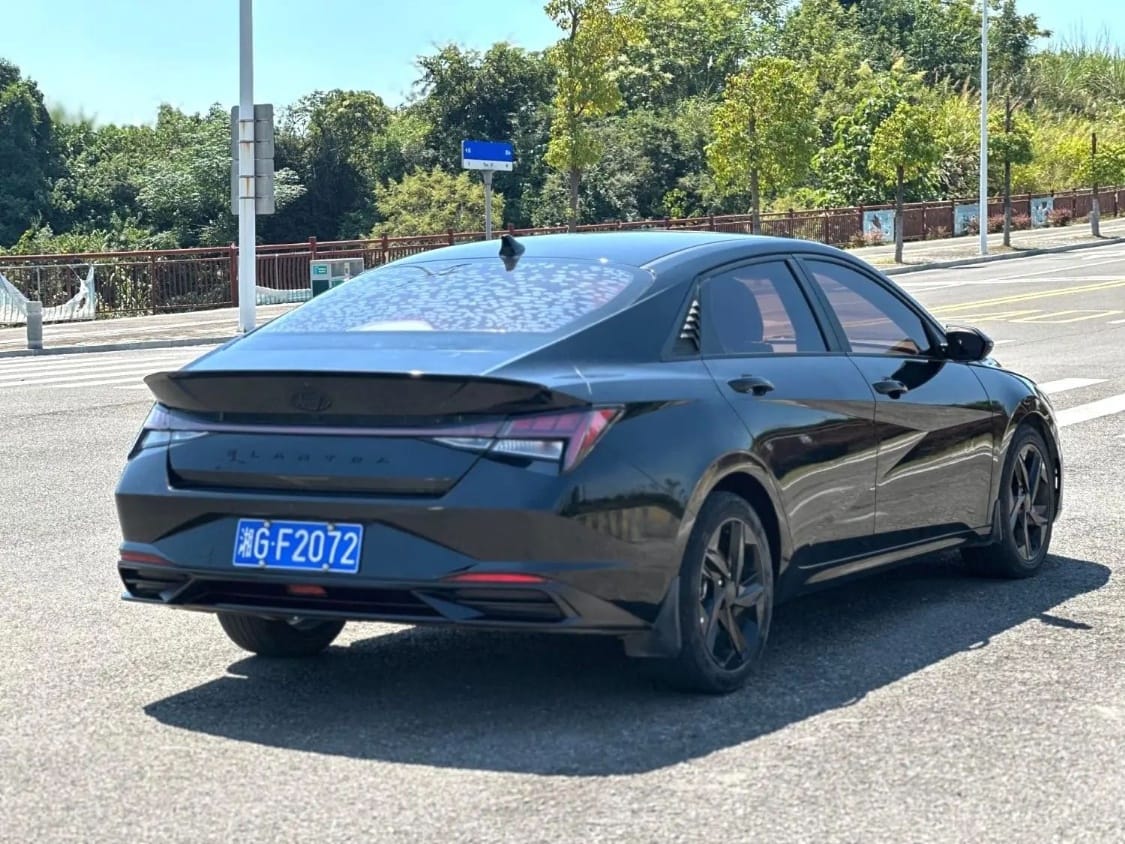 Hyundai Elantra 1.5 LUX Black Knight Limited Edition