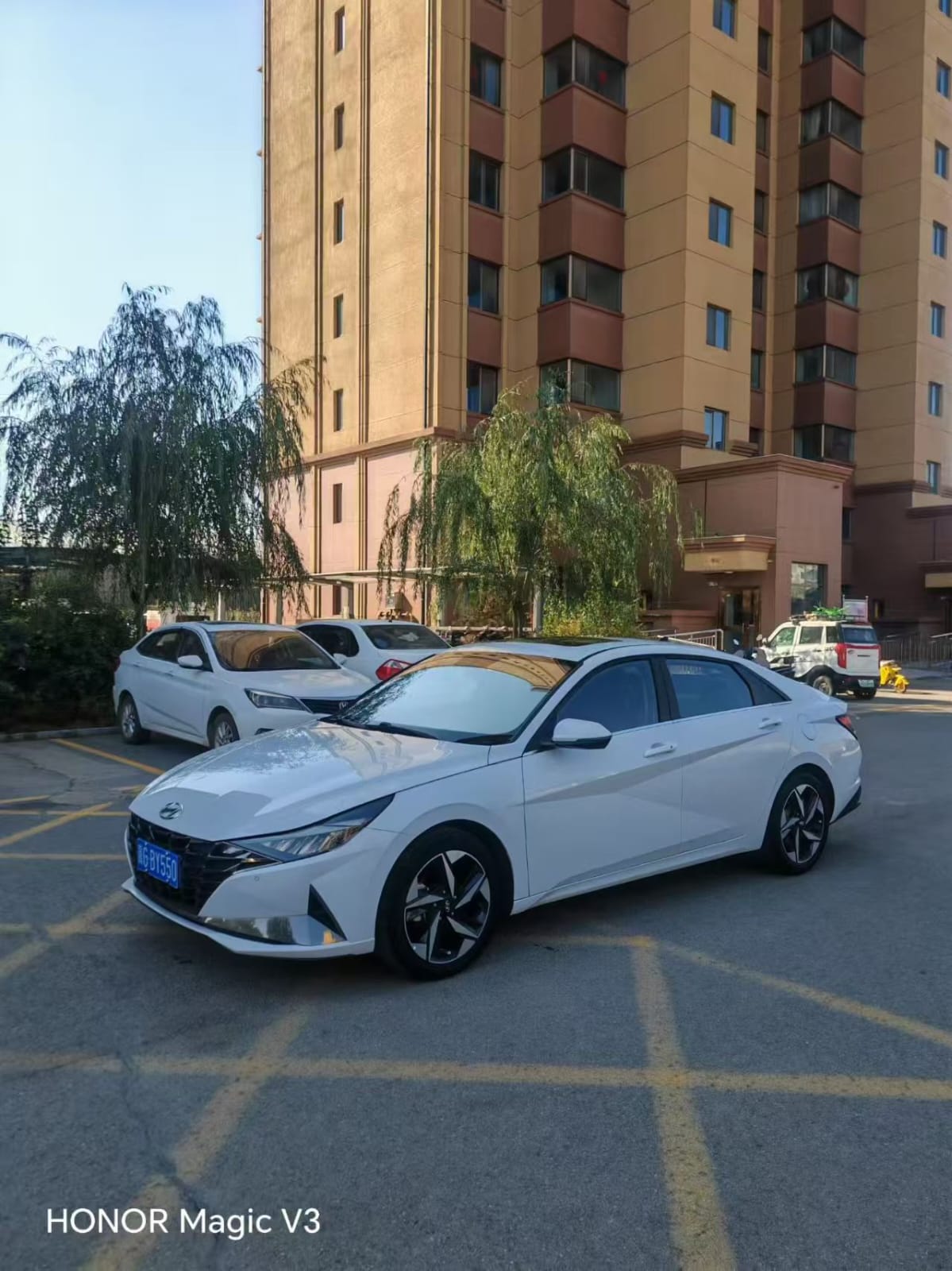 Hyundai Elantra 1.5L LUX Premium Edition