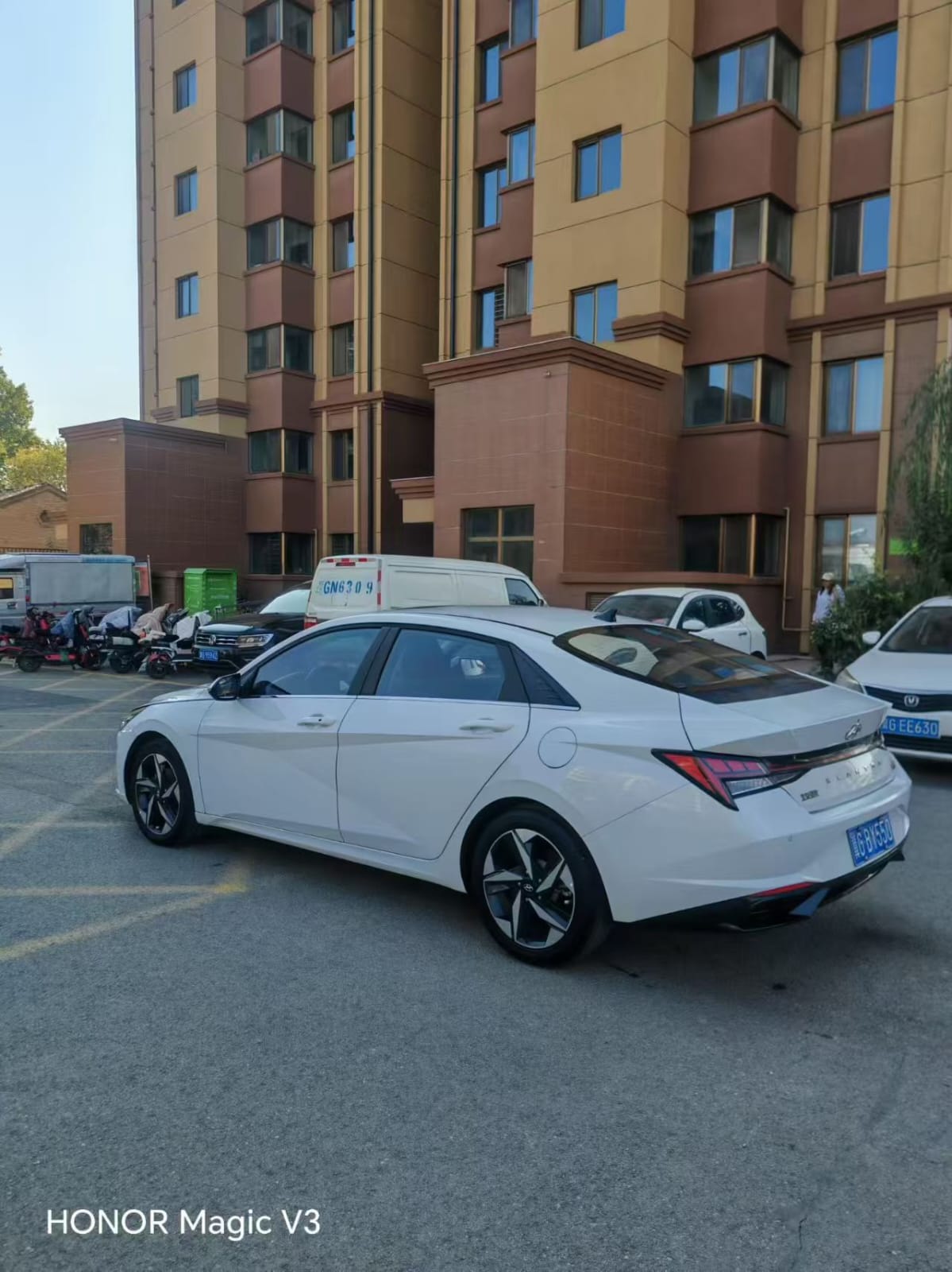 Hyundai Elantra 1.5L LUX Premium Edition
