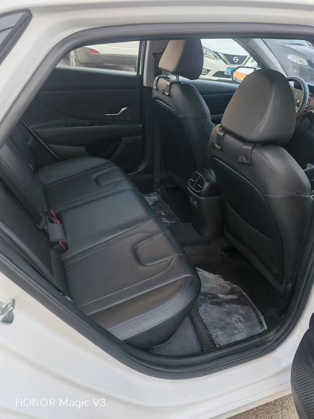 Hyundai Elantra 1.5L LUX Premium Edition