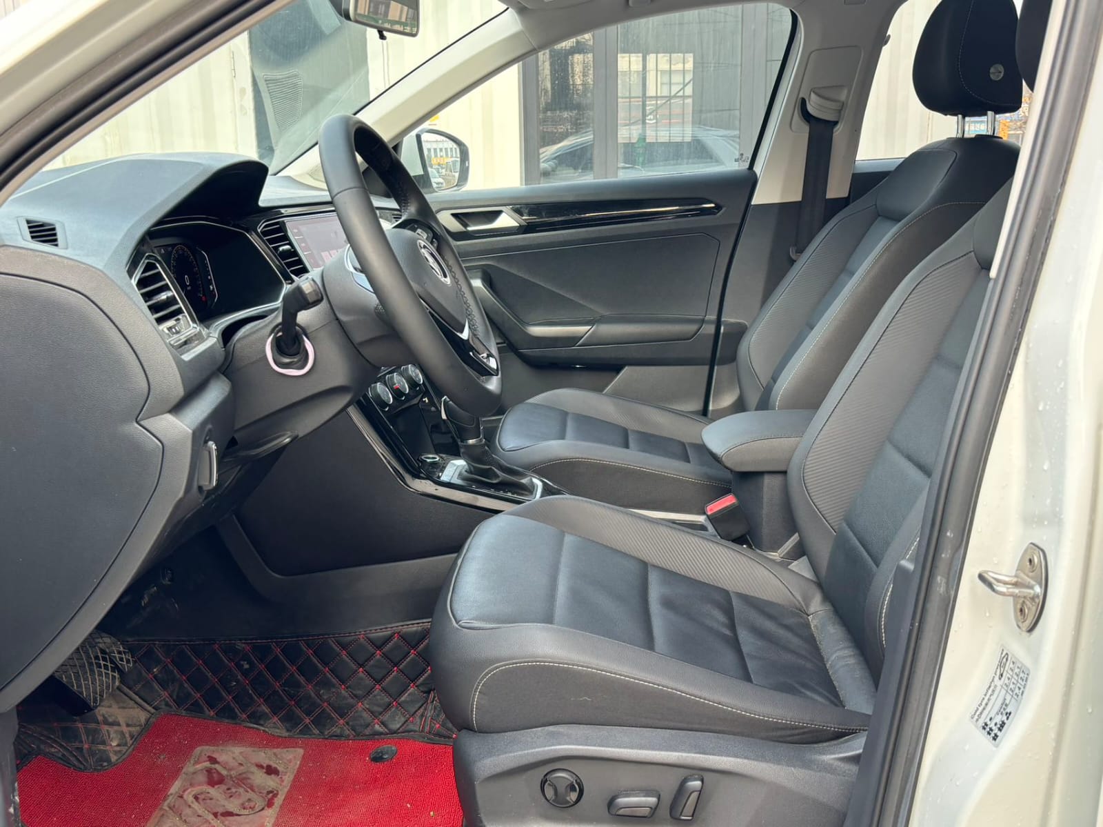 Volkswagen T-Roc Tango 280TSI DSG Enjoy PLUS