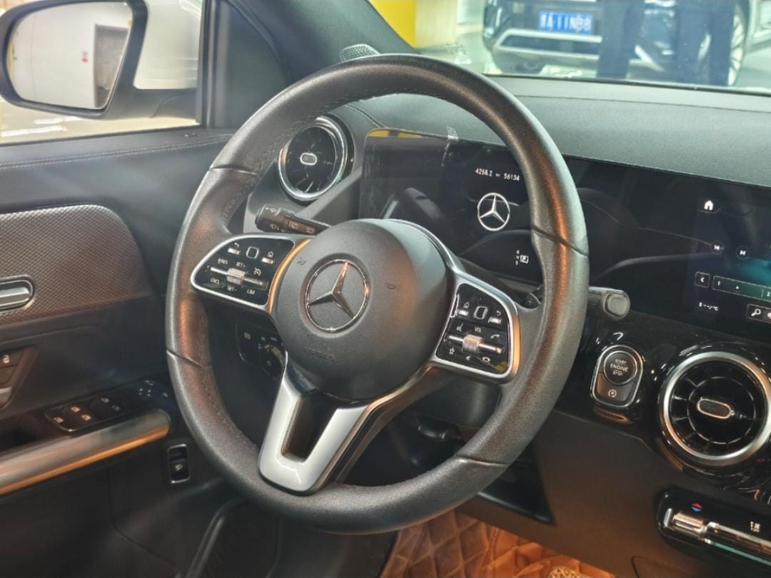 Mercedes-Benz GLA 180