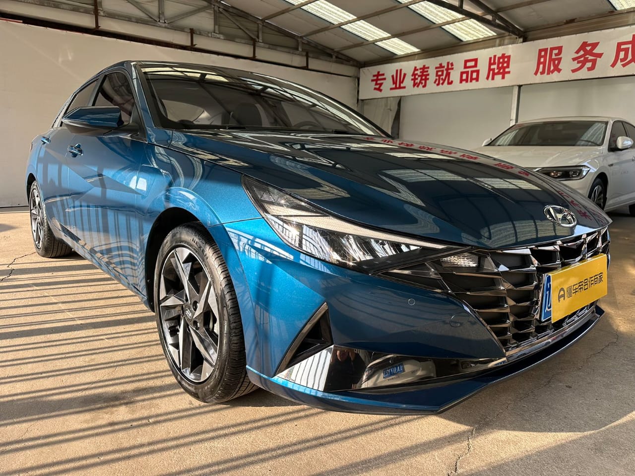 Hyundai Elantra 1.5L CVT LUX Premium Edition