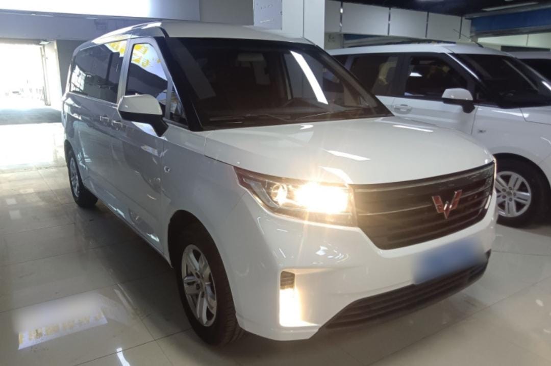 Wuling Hongguang 1.5T Manual Luxury Edition
