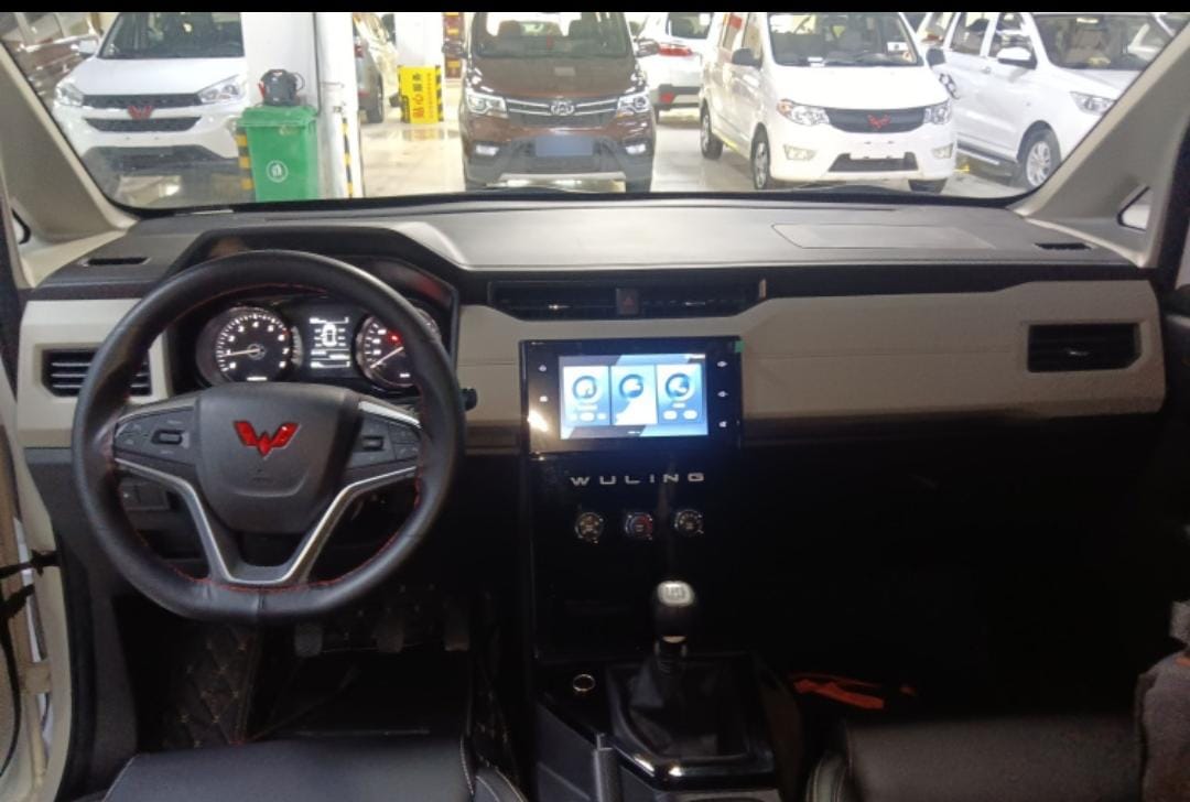 Wuling Hongguang 1.5T Manual Luxury Edition