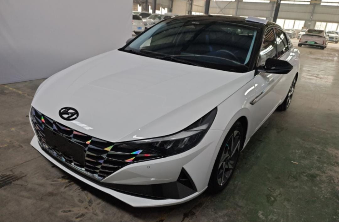 Hyundai Elantra 1.5L CVT LUX Premium Edition