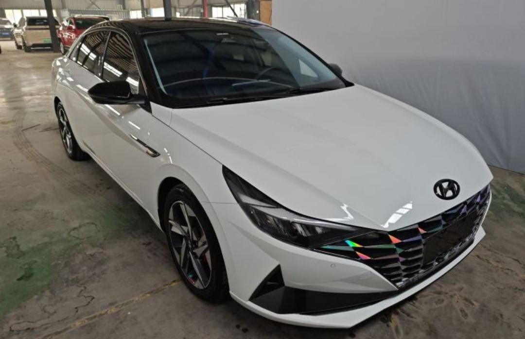 Hyundai Elantra 1.5L CVT LUX Premium Edition