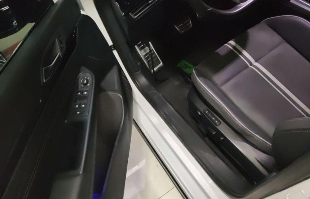 Volkswagen Golf 280TSI DSG R-Line