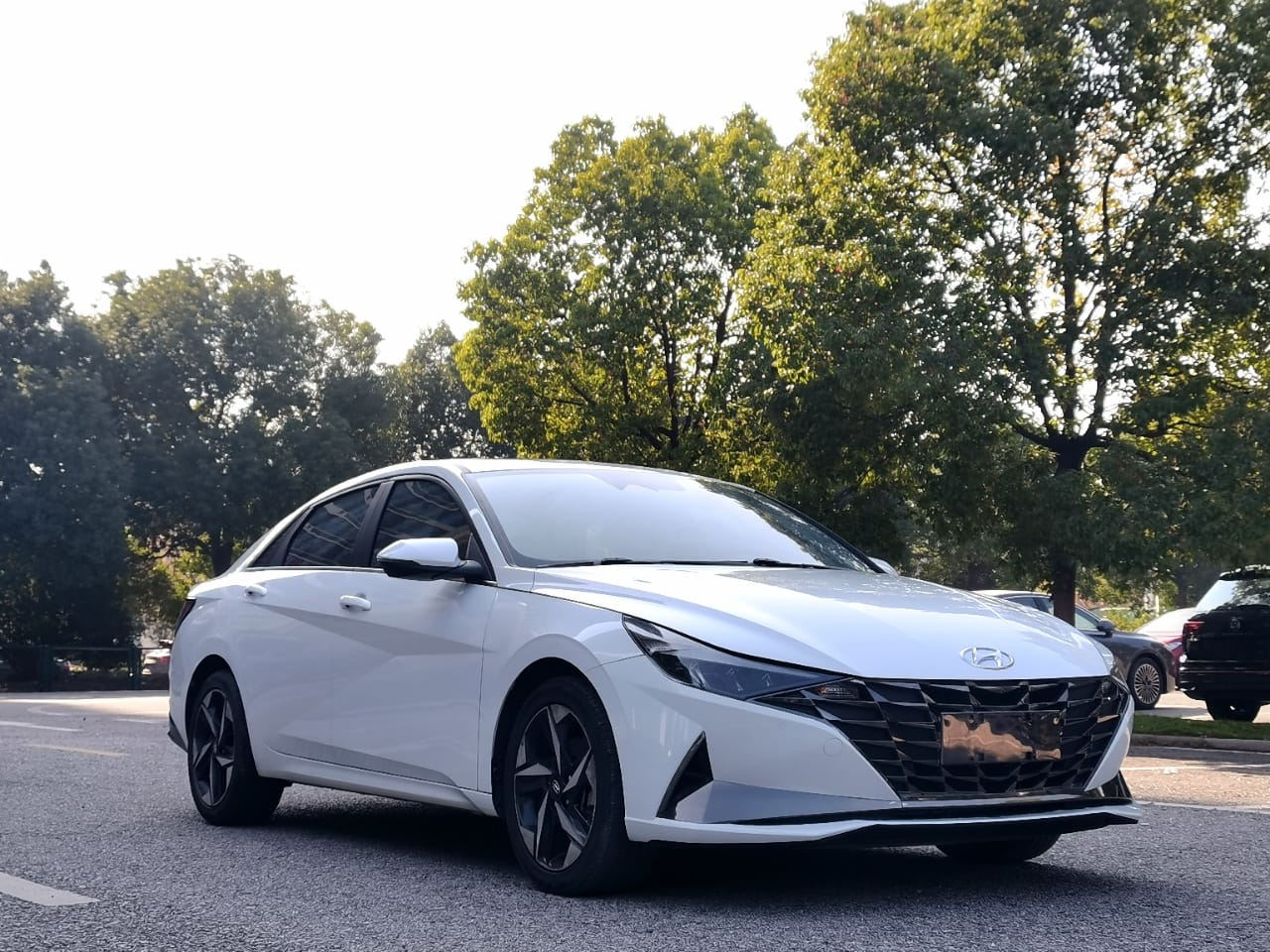 Hyundai Elantra 1.5L CVT LUX Premium Edition