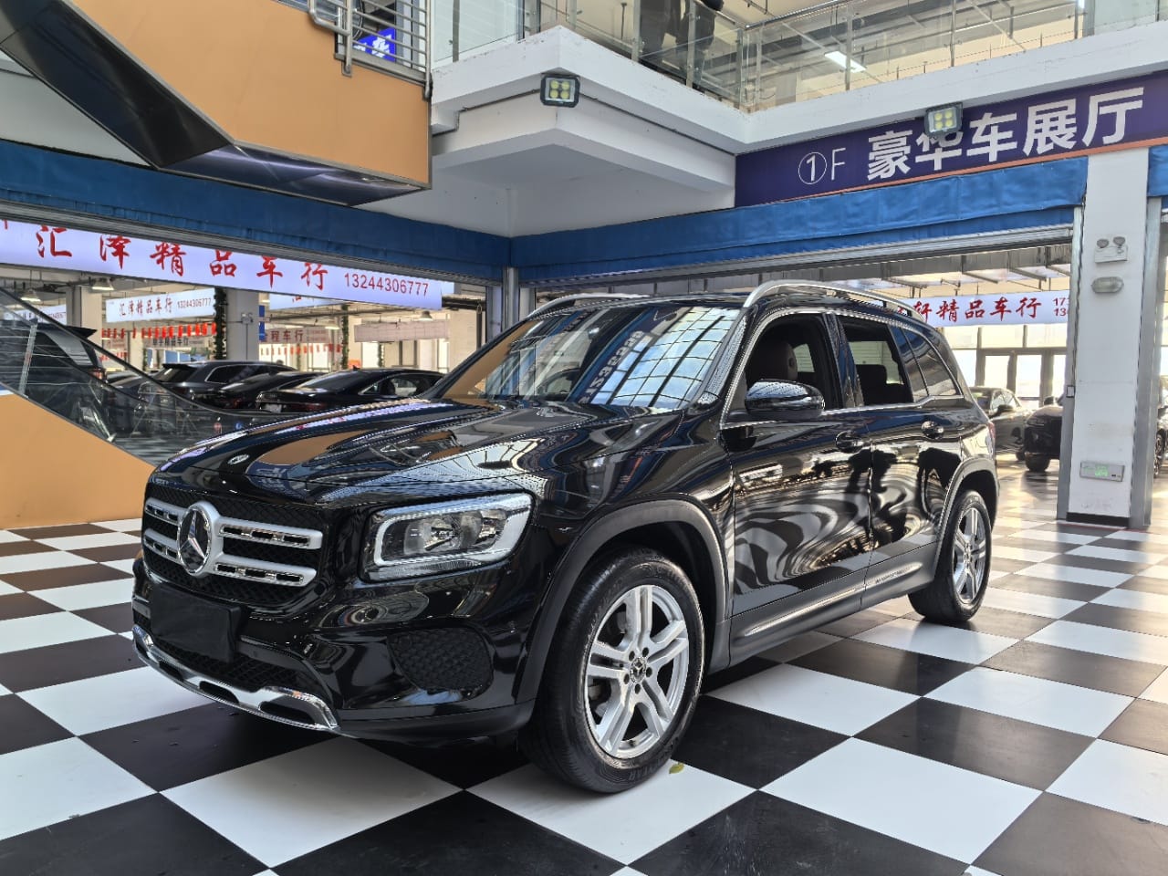 Mercedes-Benz GLB 180