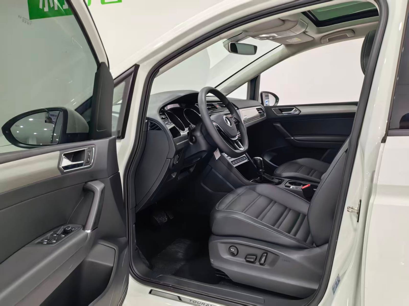 Volkswagen Touran L 280TSI DSG Comfort Edition 7 мест